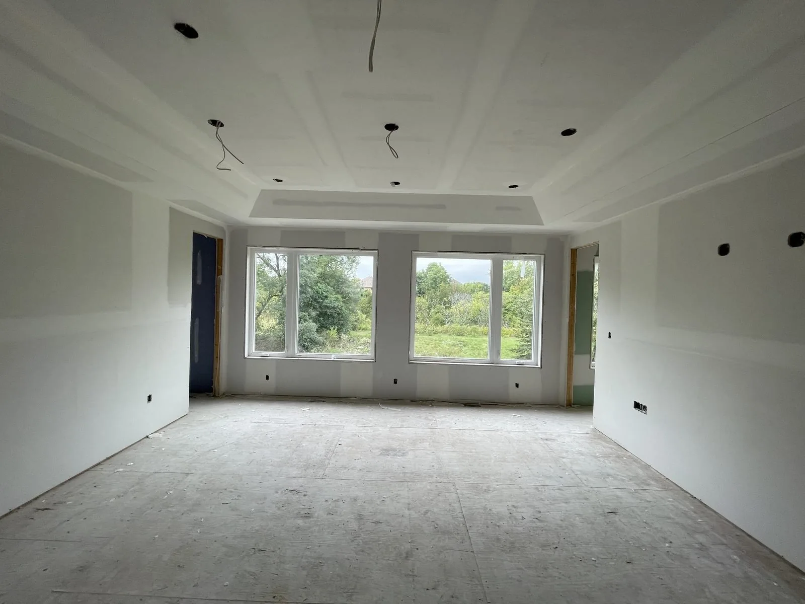 Open living tray ceiling ready to paint